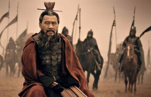 袁腾飞简历:想写一下三国人物，从哪里可以找到一些靠谱的书籍？