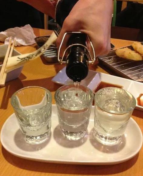 头条问答 - 生意场如何优雅的在桌上挡酒,即不失礼
