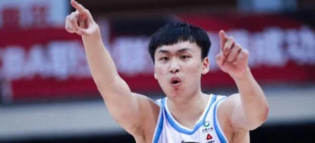 据说新疆与广厦比赛结束之后，齐麟独自一人呆在球馆加练，他是怎样的心态呢？