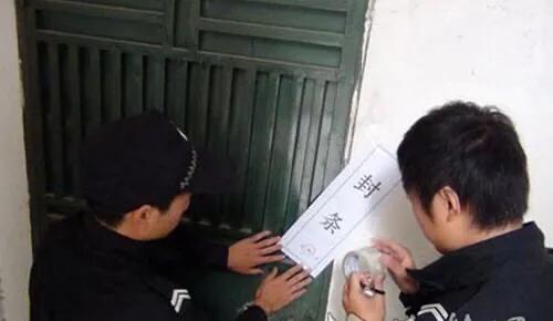 新西兰警犬试穿新款背心:现在杭州失踪来惠利女士家已贴封条。为何家属报警时，不贴封条？