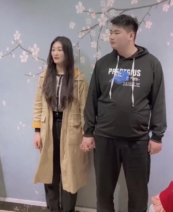那英经纪人辟谣:张丹峰被爆出轨经纪人，你怎么看