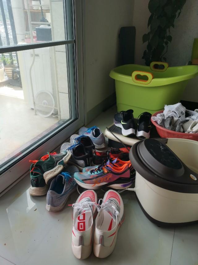 四大跑鞋,索康尼,亚瑟士,布鲁克斯,纽巴伦,哪一家的休闲鞋最舒服？