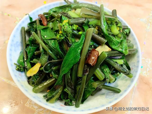 油菜苔这样炒清爽脆嫩不发苦，怎样炒青菜既好吃又不会发黄