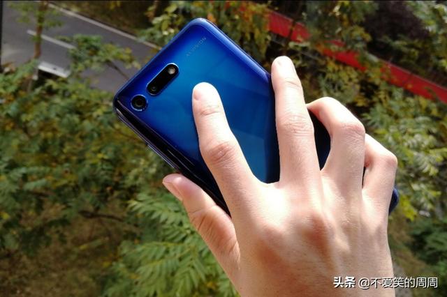 荣耀v20、荣耀20pro求分析和推荐,或者2000元左右的性价比高机子推荐？