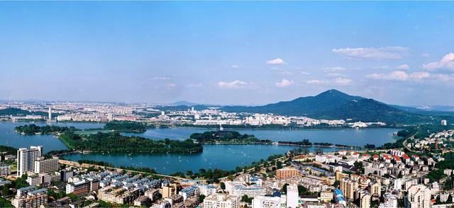 千万不要买小三房,单身女孩买单间还是存钱买大房好？