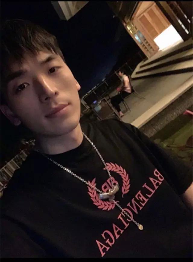 网红潘南奎被年轻老板暴打，“10亿”的整容脸被打近毁容，你怎么看？
