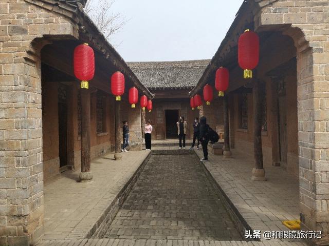 白鹿原电影简介:电视连续剧《白鹿原》中，为什么多次出现傻子二豆的镜头？