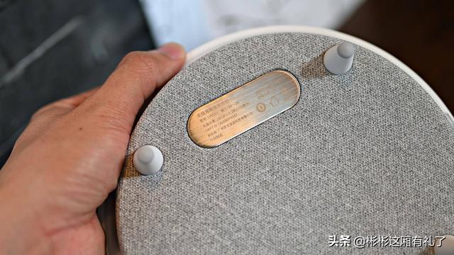小彬彬前妻:家居展会上看到【EZVALO几光】，求问是个什么牌子？