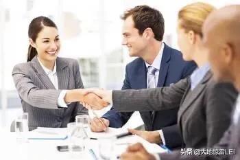 第一天上班老板就要你写一套文案来,这正常吗？