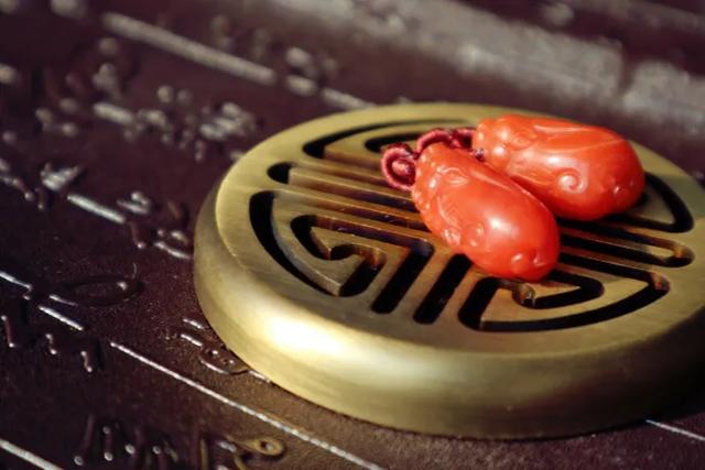 南红的颜色与等级,南红的满色和满肉到底有什么区别？