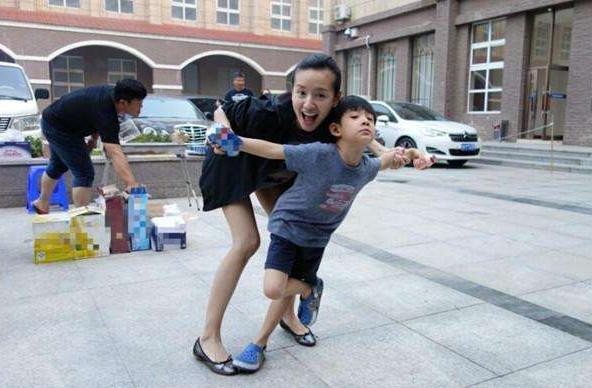 董洁的图片:李小璐当网红，董洁翻红难，那些出轨的女星现在过得怎么样