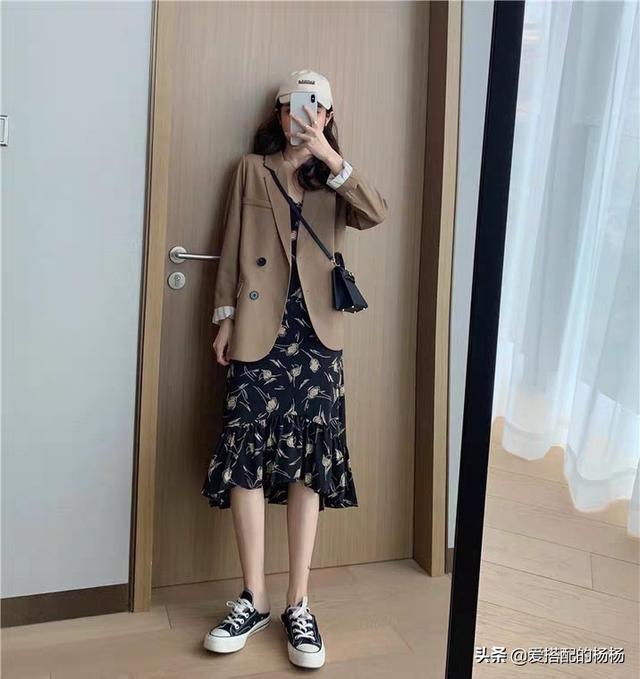 如果给你一件小西装，你会怎样穿搭(<a><a>女装</a></a>小西装下半身搭配)