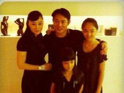 李连杰老婆利智:利智最美的时候有多少男人追过她，为什么她选择了李连杰？