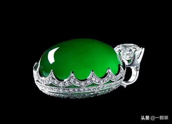 翡翠果冻底是哪个级别,刘晓庆的翡翠到底是什么档次，大家知道么？