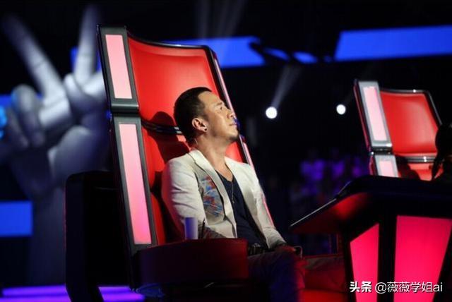 杨坤和刘德华怎么了:如何看待杨坤经常在直播中diss刘德华，许嵩等人没水平？