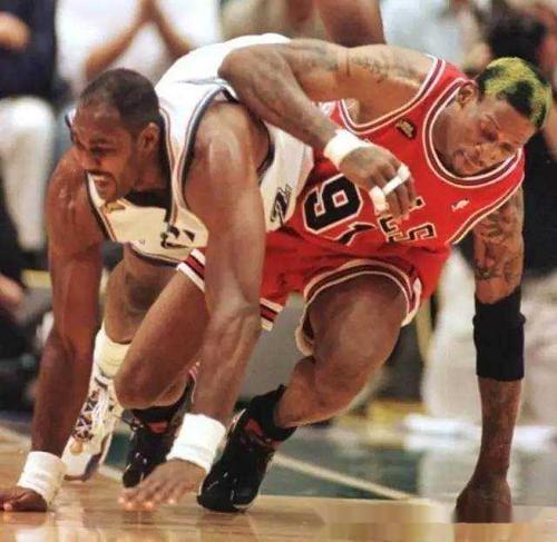 大虫罗德曼当年在公牛队场均只有5分，他为什么能和当年的乔丹皮蓬并称为三巨头？插图18