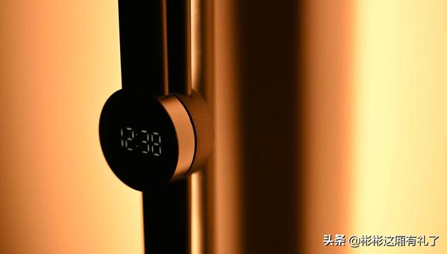 小彬彬前妻:家居展会上看到【EZVALO几光】，求问是个什么牌子？