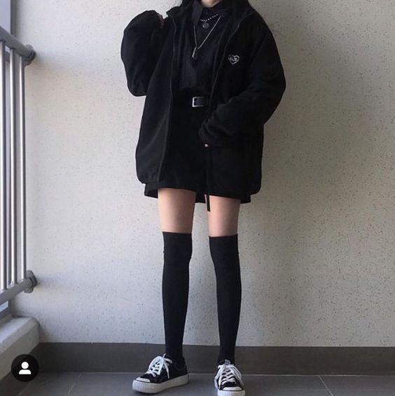 黑色中筒袜穿什么鞋比较好看？插图5