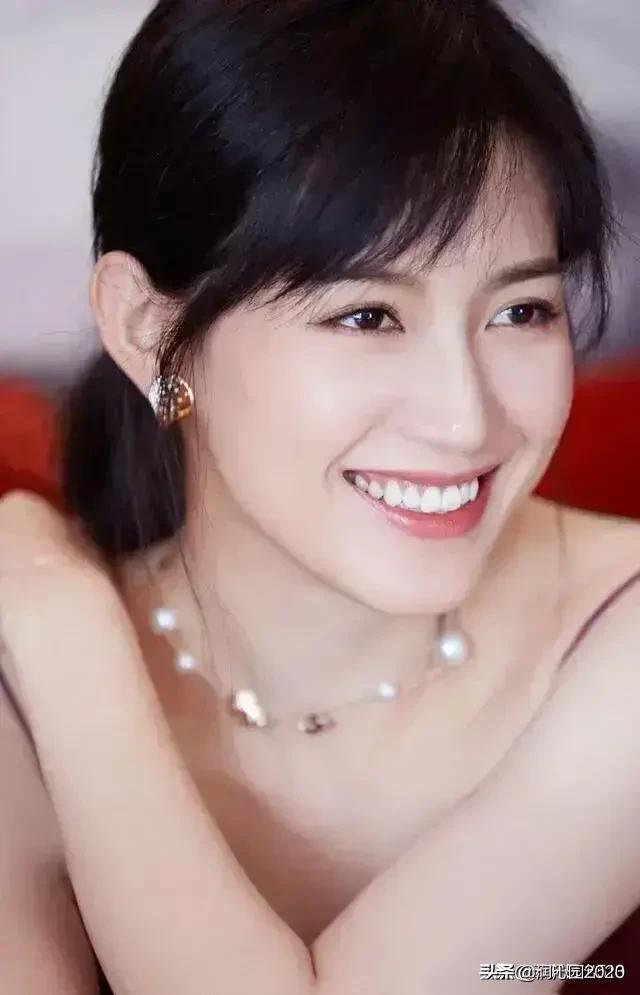 周迅真实身高:大家觉得巩俐版的红高粱和周迅版的哪个好看为什么