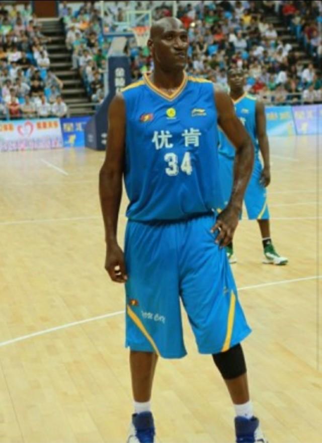 刘惠璞年薪:CBA得分王李本森当初为何会混迹野球场捞金他的出场费有多少呢