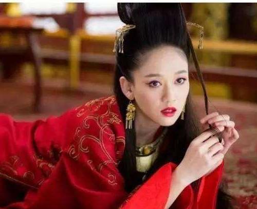 东方不败喜欢谁:《笑傲江湖》中，东方不败真心喜欢杨莲亭吗?依据是什么？