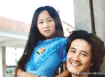 赵本山的两个女儿，为何走向不同的人生？