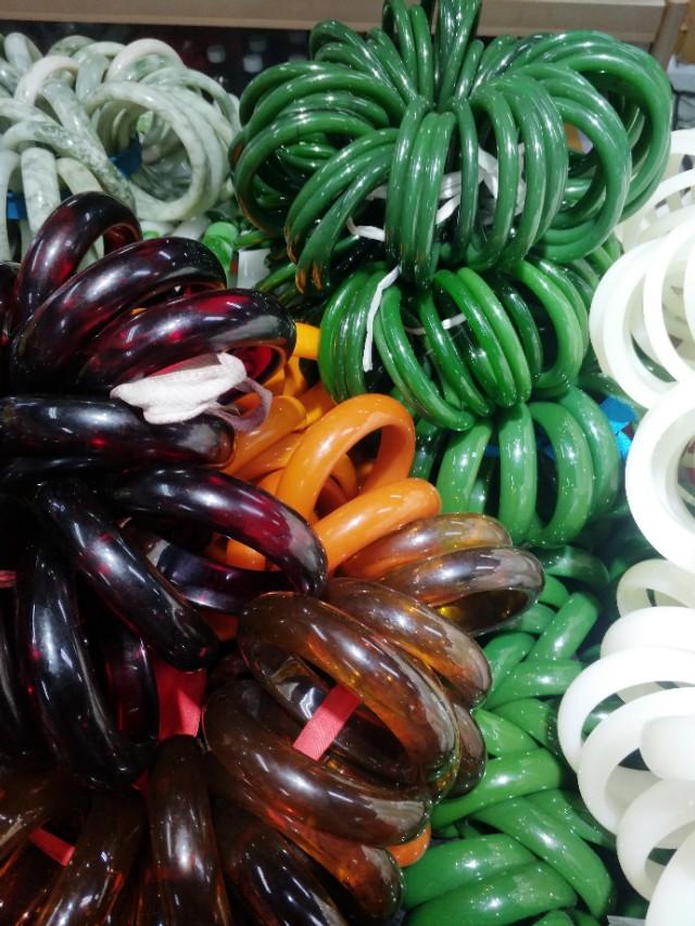 怎样挑选玉手镯的真假,买玉镯有哪些要注意的问题？