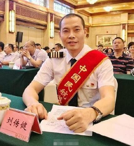 国际机场电影:电影《中国机长》讲述了一个什么故事，演员表现如何？