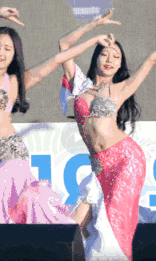 最h的美女动态GIF图片：韩国巨无霸主播！