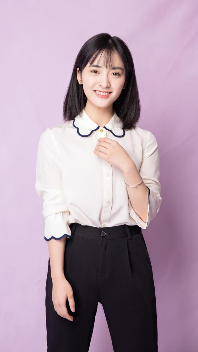 本人女,不会和男生交流,见面都不会正常说话,感觉自己会先尬起来,怎么办？