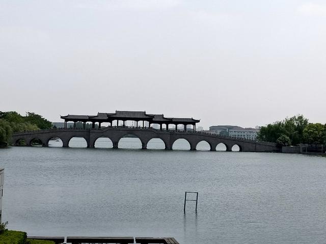 莫高窟可以拍照吗:5a级旅游景区是否让照像，烧香？