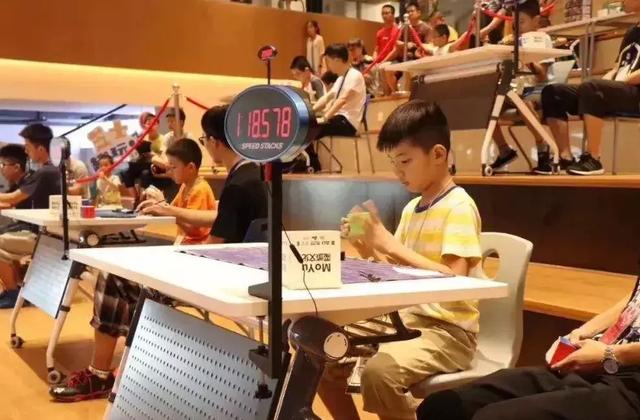 抖音赚钱项目有哪些？会玩魔方在抖音就能赚钱！