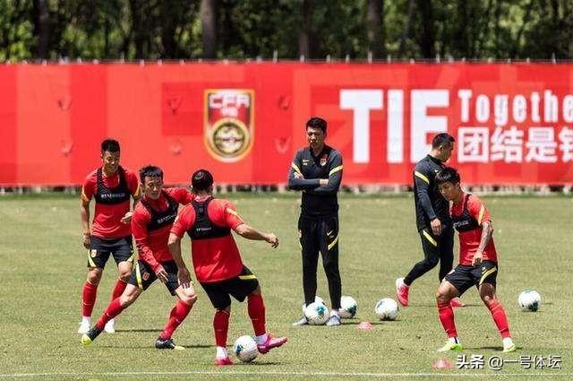 上海上港队:如何看待中国男足4：1击败上海上港队？