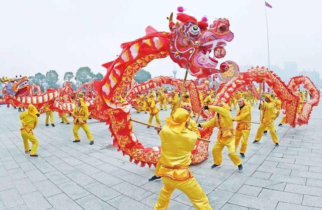 锣鼓喧天的意思(有的地区一入小年就敲锣打鼓，这有什么含义吗？