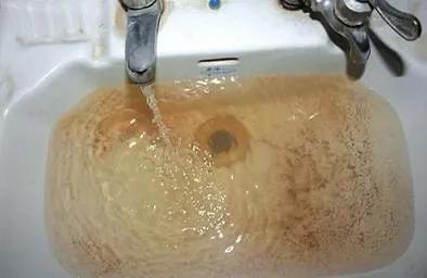 判断房子干净最快方法,如何判断家里自然水水质的好坏？