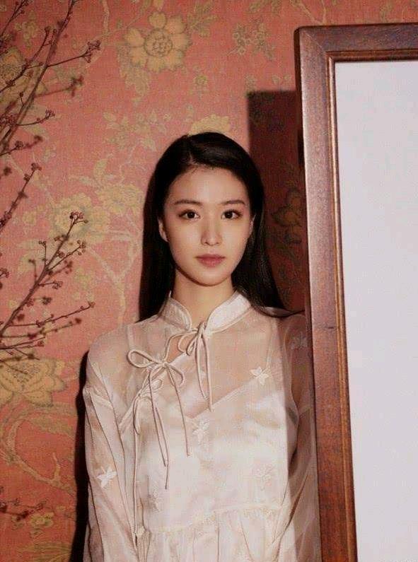 刘亦菲的妹妹:《清平乐》中，最受宠爱的张妼晗，和刘亦菲长的像吗