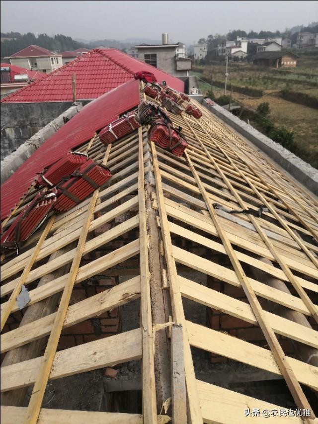 农村自建房做什么顶好?平顶还是盖瓦好?
