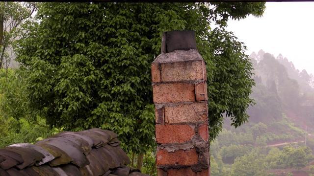 头条问答 - 为什么在农村看到土灶烟囱都开口朝上,不怕雨淋吗?一老头
