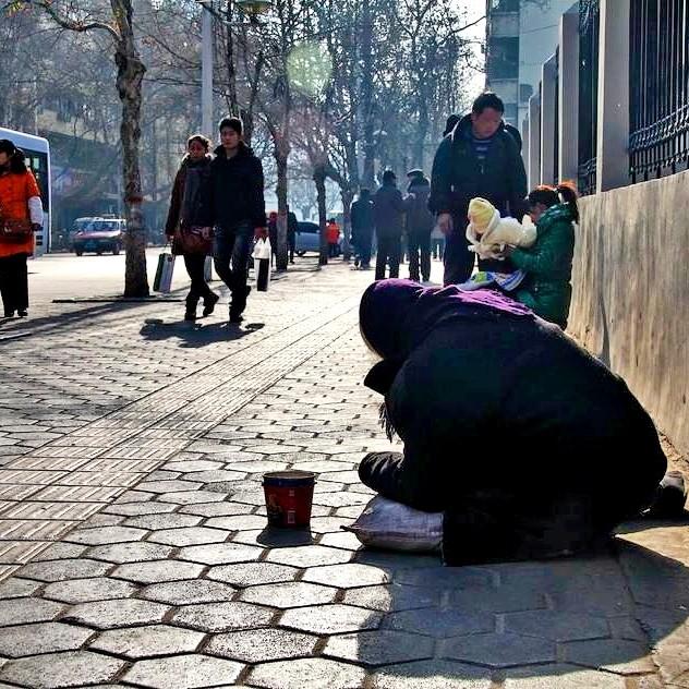 遇见路边的乞丐,为什么有的人连一块钱都不想给呢？