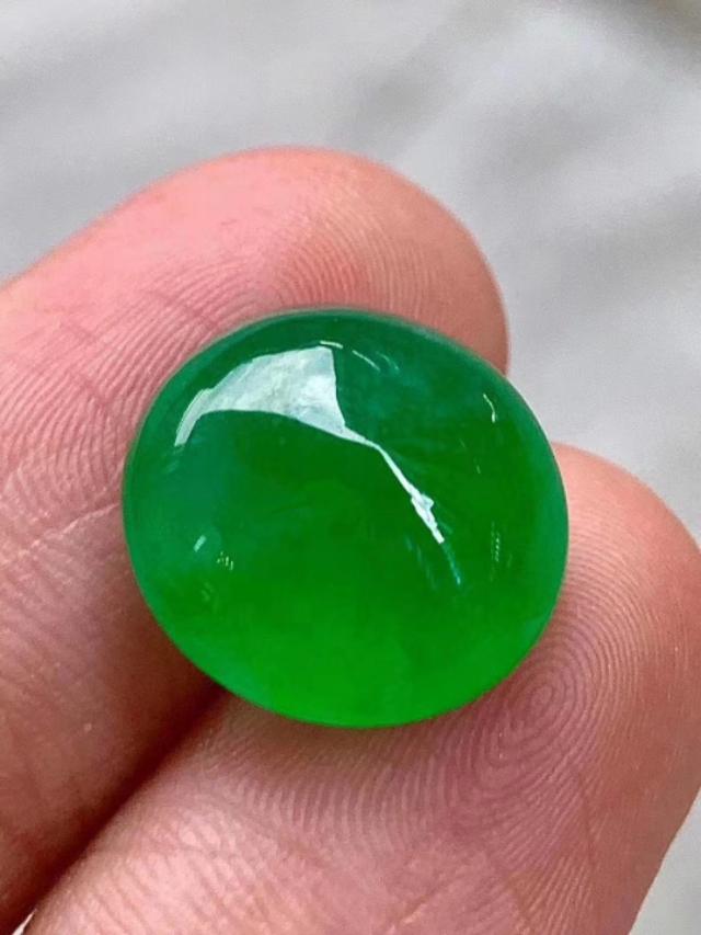 三万左右翡翠手镯图片,请各位专家帮忙看看这条手镯值五万吗？