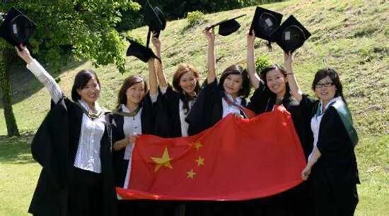 蒋大为国籍是哪国人:那么多中国的孩子在英国上学他们的目的是什么