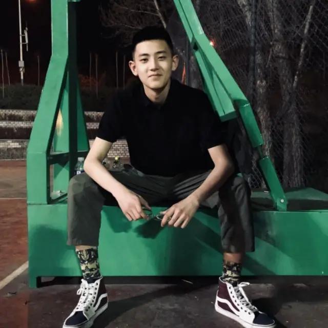 弟弟是同性恋,男朋友反感怎么办？