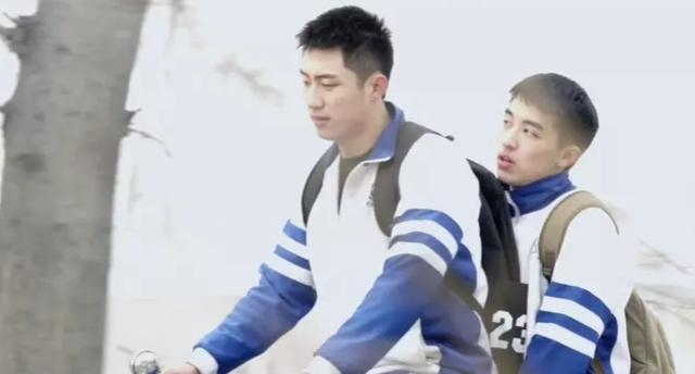 上瘾网络剧:如何评价黄景瑜在《上瘾》网络剧中的演技