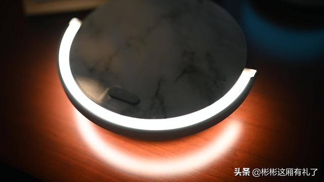 小彬彬前妻:家居展会上看到【EZVALO几光】，求问是个什么牌子？