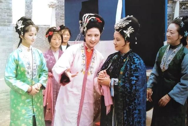 87红楼梦演员重聚:87版红楼中的尤二姐的张明明，为何不愿意参加红楼30年聚首