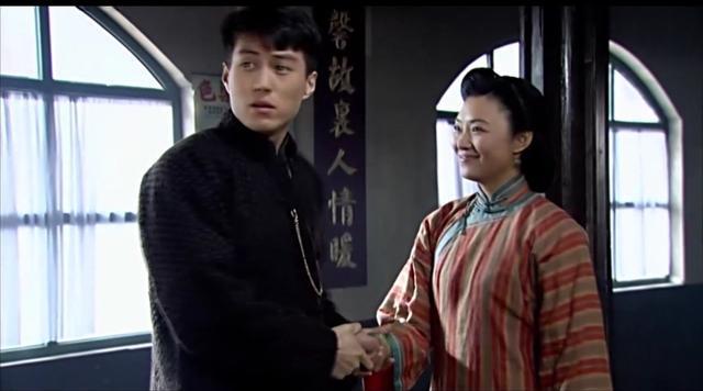 《闯关东》中的鲜儿为什么一直没能嫁给传武？