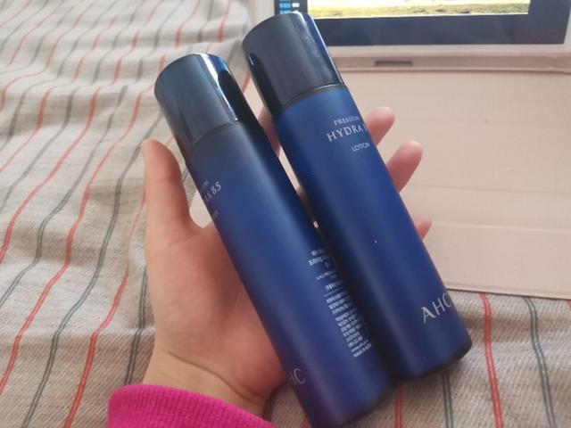 学生一枚,求推荐一点补水的护肤品？