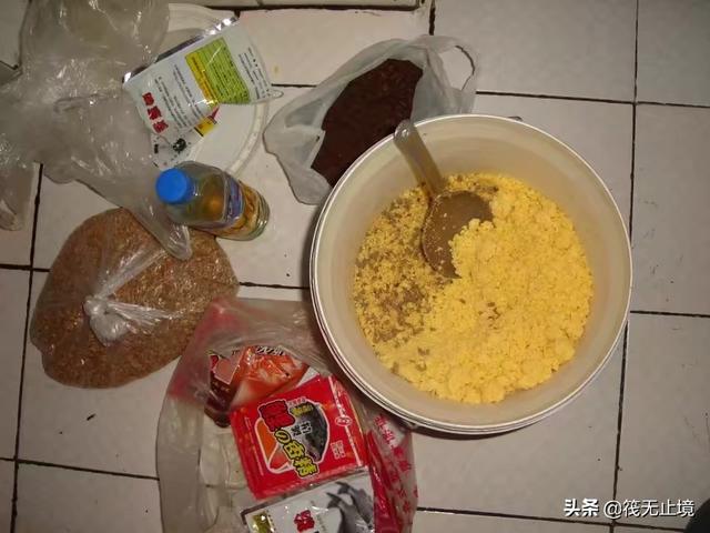 黄金鲤吃什么食料更金黄:大型黄金鲤鱼怎么做 钓鲤鱼用什么打窝比较好？