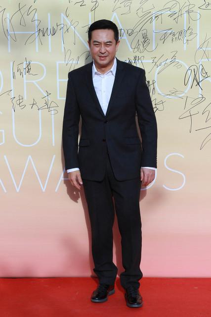 张嘉译为什么改名:张嘉译的巅峰之作是什么，为什么大家都挺迷他的走姿？