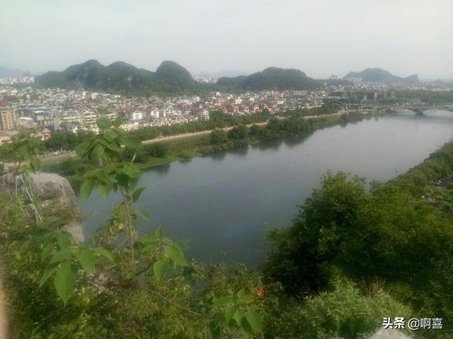 大家最想去哪里旅游,可以告诉我一个国内地点和一个国外地点吗？